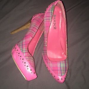 Pink pumps